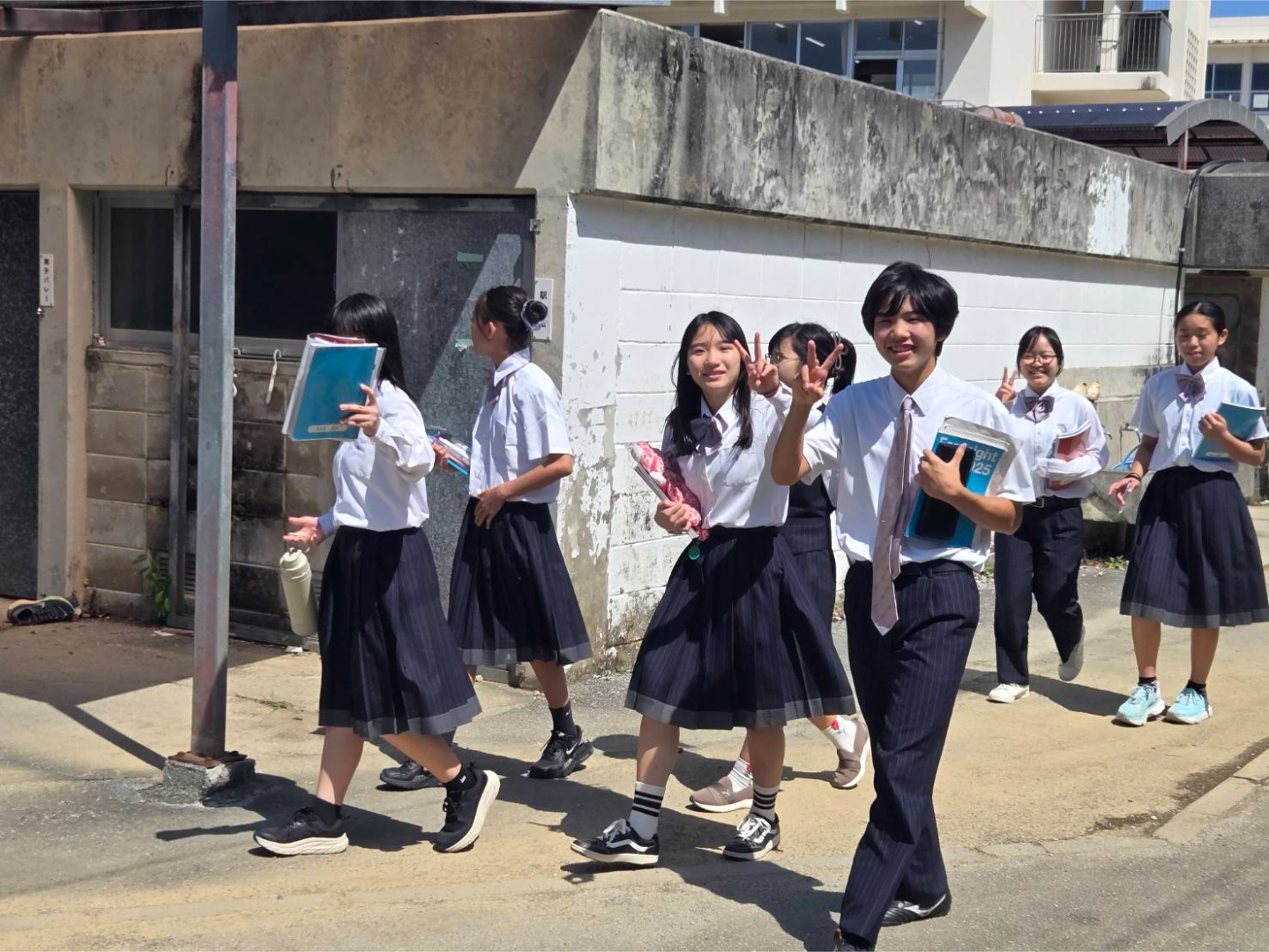 学校別週テスト　桜蔭 4.8水 新入生歓迎セレモニー及び施設巡り - 沖縄県立名護高校附属桜中学校